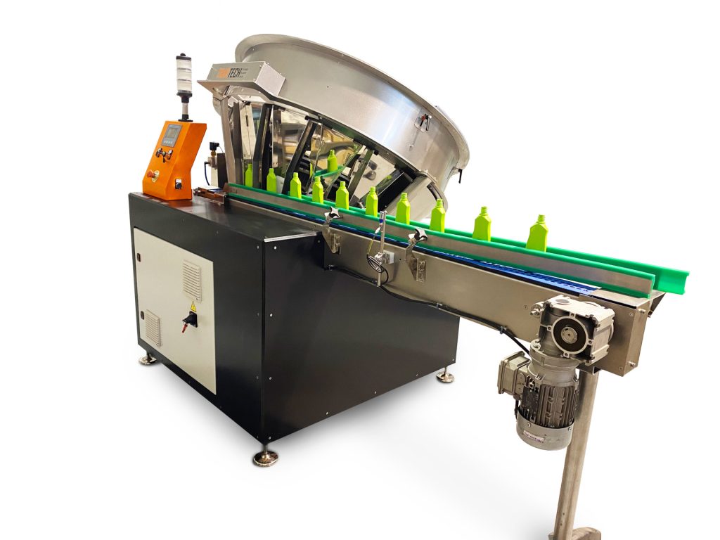 Foto del Posicionador Rotativo CONTRAK de TRAKTECH, una máquina para el posicionado de envases de PET, HDPE y PP, para producciones de hasta 16.000 BPH.